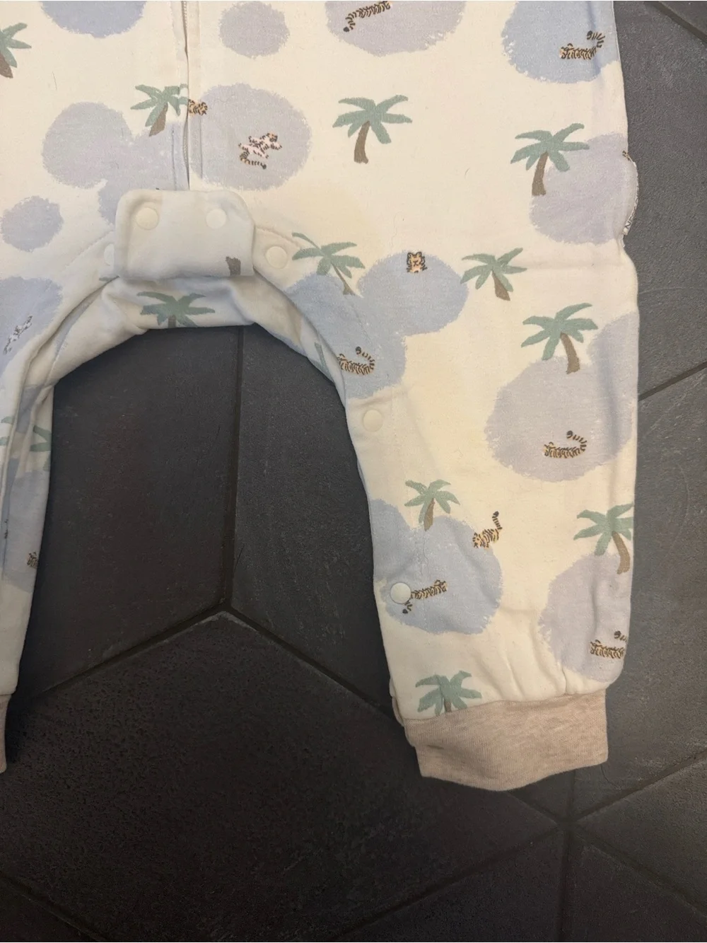NWOT Nest Designs Tiger & Palm Tree Footless Sleeper Size 2.0 TOG (18M-2.5T)